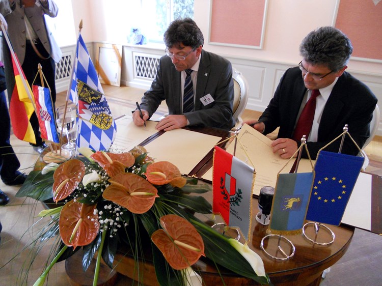 Sporazum su potpisali gradonačelnici Albert Hingerl i Edi Štifanić