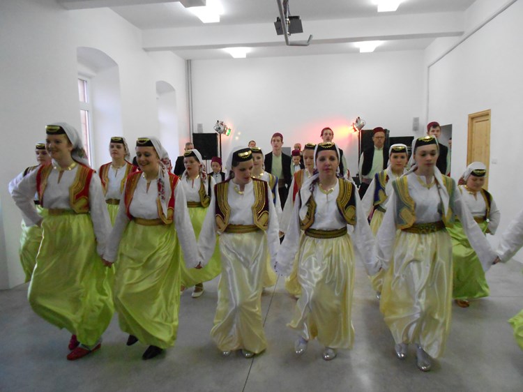 Plesači KUD-a "Bosna" dobili su buran pljesak (P. LUKEŽ)
