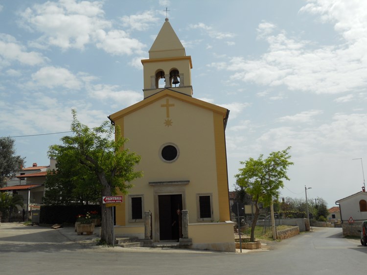 Crkva Majke Božje u Ližnjanu ponovo je otvorila vrata vjernicima (P. SOFTIĆ)