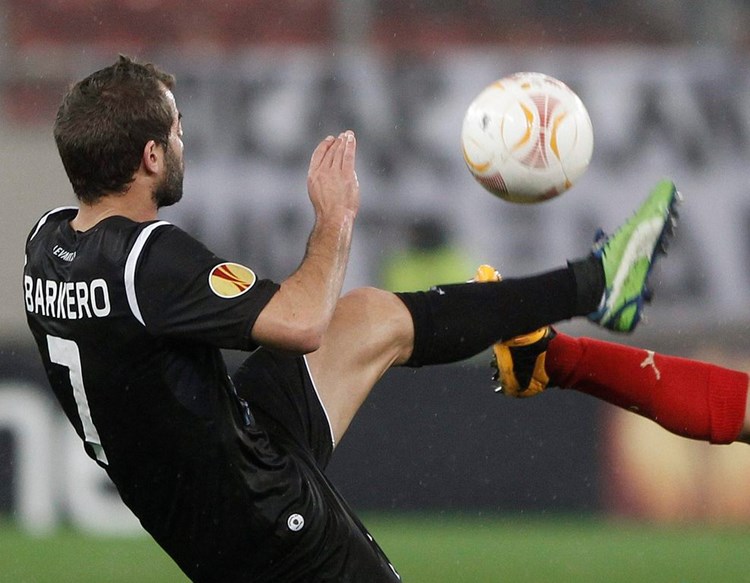 Lavinu je na poluvremenu utakmice pokrenuo veznjak Levantea Javier Barkero (Foto Reuters)
