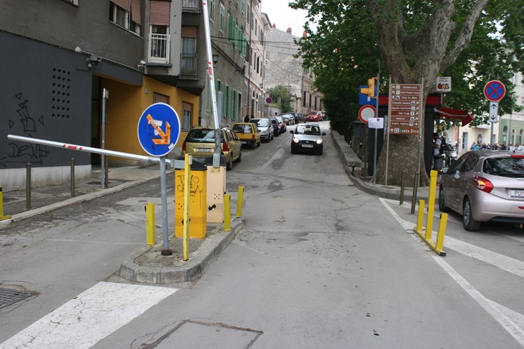 Novom preregulacijom trebala bi se ukinuti rampa na ulazu u Castropolu