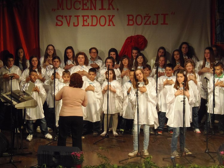 Pobjednički zbor Angeli bianchi iz Talijanske osnovne škole Buje (T. GRBIĆ)