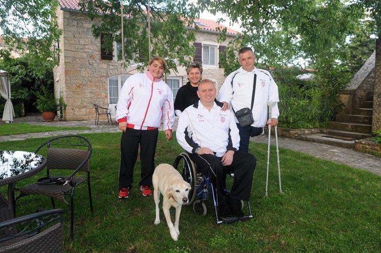Sportaši s invaliditetom koji su gostovali u spotu i vlasnica Stancije 1904 Draženka Moll