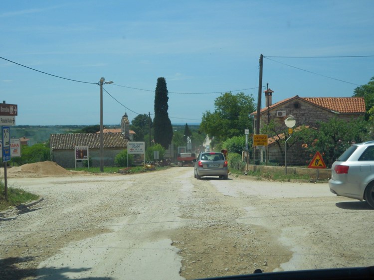 Zatvoren dio ceste od raskršća Labinci - Tar  (V. HABEREITER)