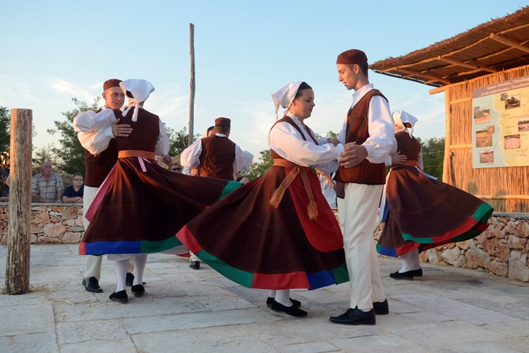 Na ljetnim radionicama polaznici će učiti i kako se pleše balun (Jelena PREKALJ)