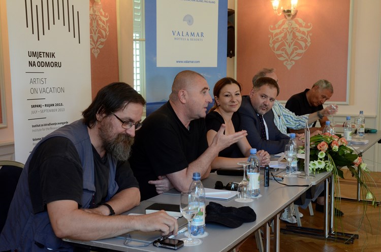 Projekt su predstavili Dan Perjovschi, Željko Kipke, Anamarija Kronast, Ninoslav Vidović, Fedja Vukić i Ješa Denegri