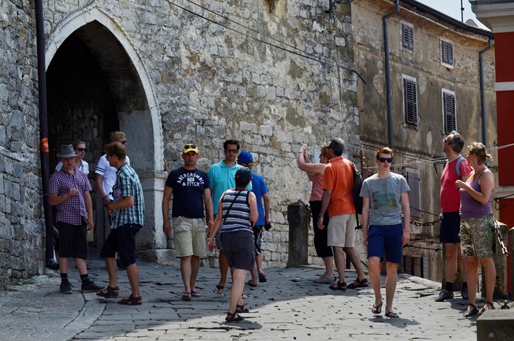 Sve po starom - Motovun su jučer opet okupirali turisti