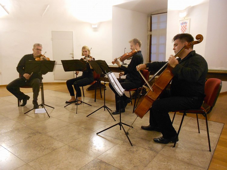 Cadenza iz Zagreba nastupila je na otvorenju ClassicInKaštela (M. RIMANIĆ)
