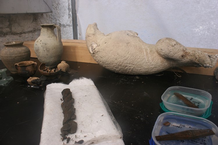 Pronađeno uže, klinovi, keramika i velika količina pinjola svjedoče o životu antičke Pule (S. Z. T.)