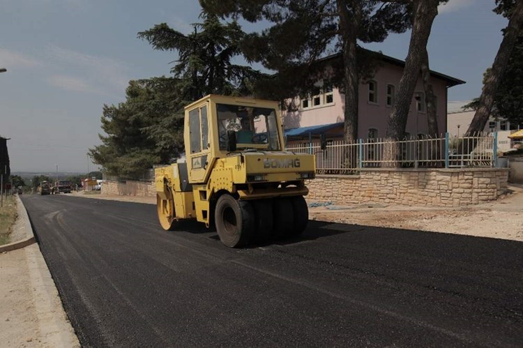 Asfaltiranje županijske ceste u Kašteliru (J. Ružić)