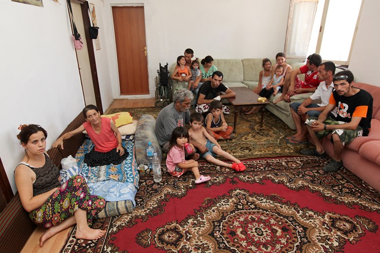 Šest obitelji s ukupno 26-ero djece živi u neljudskim uvjetima
