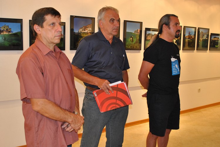 Izložbu otvorili Ermano Bančić, Mladen Boljkovac i Sven Zvocak (A. POKRAJAC)