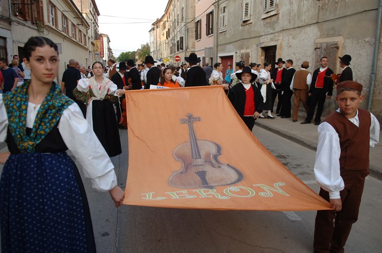 započeo je 13. Međunarodni festival folklora Leron u Vodnjanu (D. MEMEDOVIĆ)