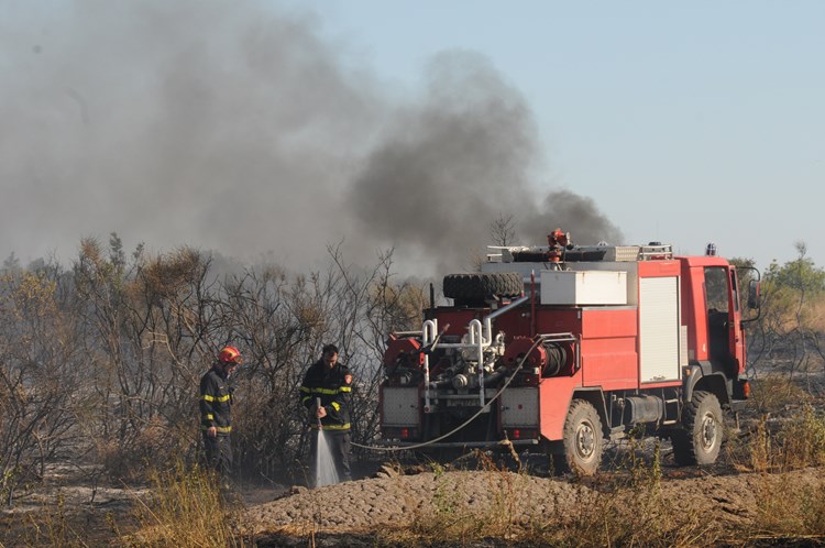 Požar je lokaliziran oko 17 sati (D. ŠTIFANIĆ)