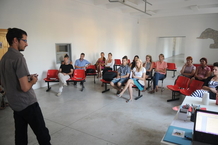 Okrugli stol u Društvenom centru Rojc o politici prema mladima (D. ŠTIFANIĆ)