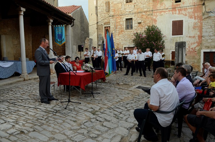 Načelnik Marko Ljubešić se obraća okupljenima