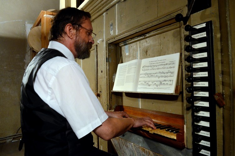 Naš poznati orguljaš Mario Penzar prvi je zasvirao na obnovljenim orguljama
