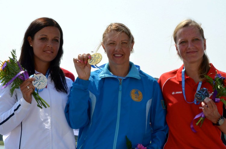 Lea Ikić, prva slijeva, sa srebrnom medaljom iz Kazana