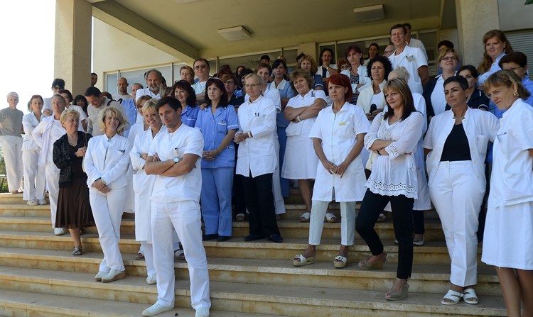 Pulski bolnički specijalisti za vrijeme zadnjeg štrajka 2013. - koliko ih je s ove fotografije već otišlo? (Arhiva)