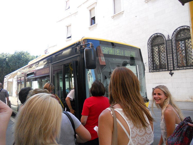 Autobus za Štinjan promijenio je naziv u autobus za Outlook (B. PETROVIĆ)