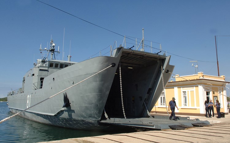 Brod HRM-a "Cetina" stigao u pulsku luku