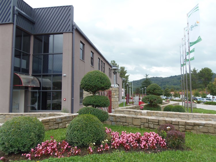 Gradski komunalac Park dobio je priznanje za uređen okoliš poslovne zgrade (G. ČALIĆ ŠVERKO)