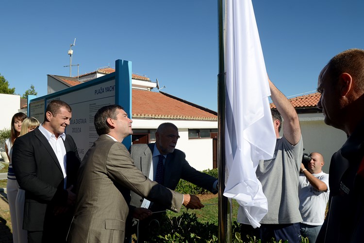 Gradonačelnik Miletić podigao je bijelu zastavu