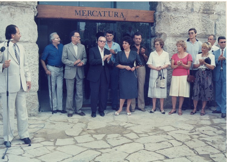 Duje Rendić-Miočević (treći slijeva) na svečanosti otvaranja prve faze revitalizacije amfiteatra 1985. u Puli