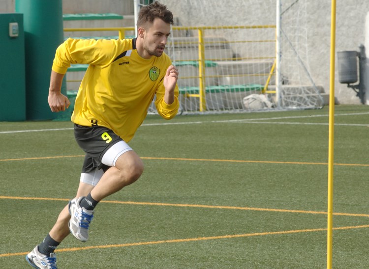 Mario Sačer postigao je jedini gol na poluvremenu-utakmici 'crnih' i 'zelenih' (D. MEMEDOVIĆ/CROPIX)