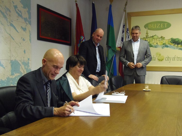 Potpisivanje sporazuma o suradnji u Buzetu (G. ČALIĆ ŠVERKO)