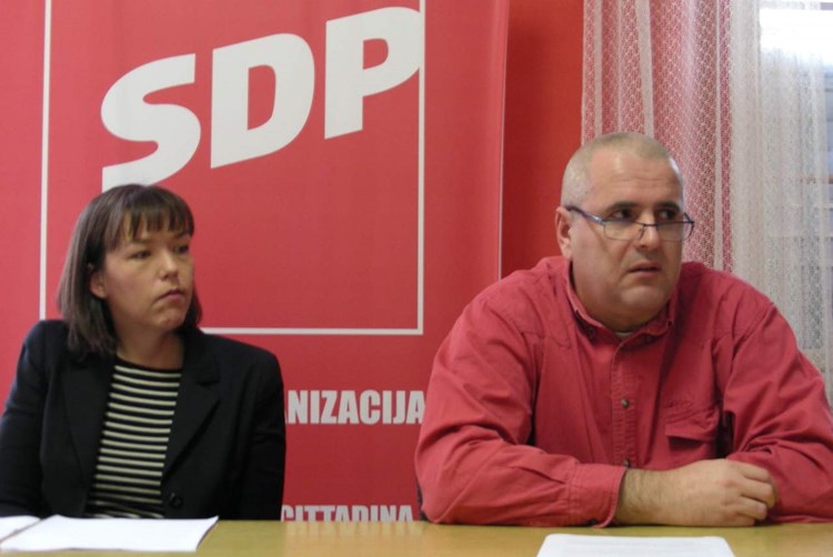 Tanja Vrbat bivša je predsjednica, a Mirko Grgić novoizabrani čelnik SDP-a Umaga (T. KOCIJANČIĆ)