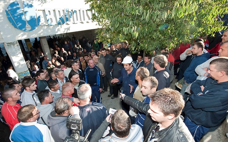 Suspendirani radnici prosvjedovali su ispred ulaza u Brodosplit (Joško PONOŠ/CROPIX)