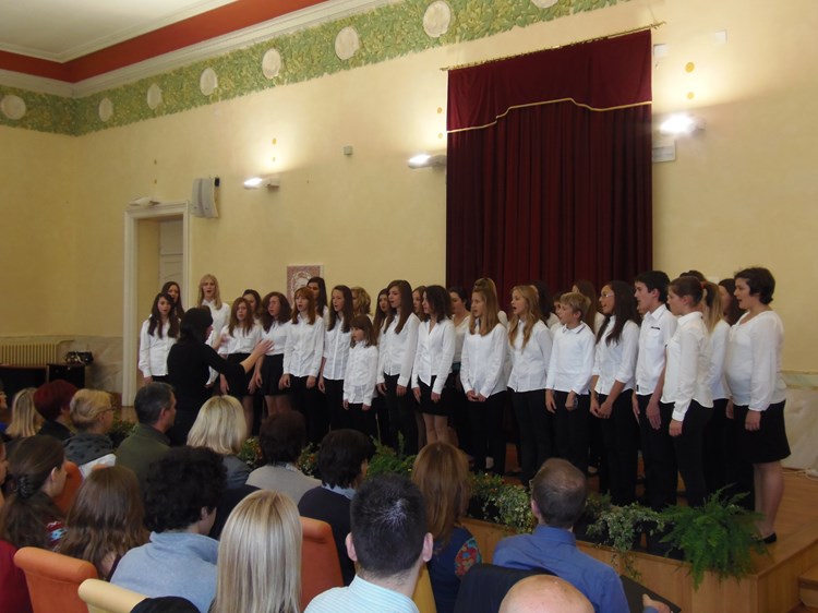 Nastup zbora Osnovne glazbene škole Ivana Matetića Ronjgova (B. VINCEK)