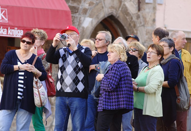Jesenski turisti u Puli (D. MEMEDOVIĆ)