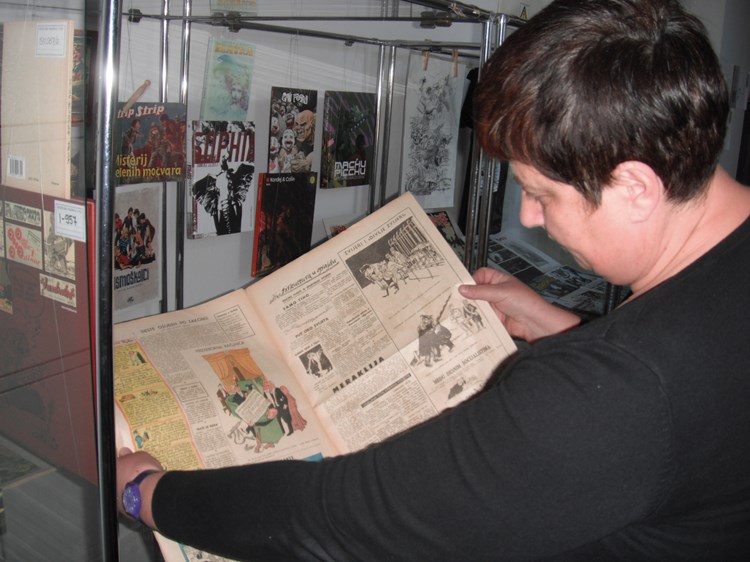 Sonja Brhanić pokazuje Kerempuh iz '47. sa stripovima 