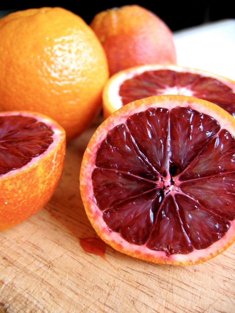 Tarocco ili crvena naranča jedna od najcjenjenijih iz obitelji citrusa