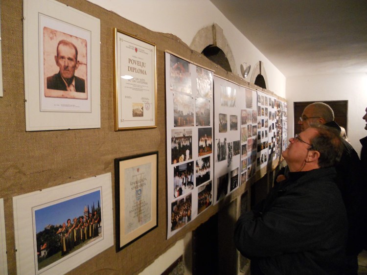 Otvorena je izložba fotografija i novinarskih članaka koji govore o aktivnostima Lipe (K. FLEGAR)