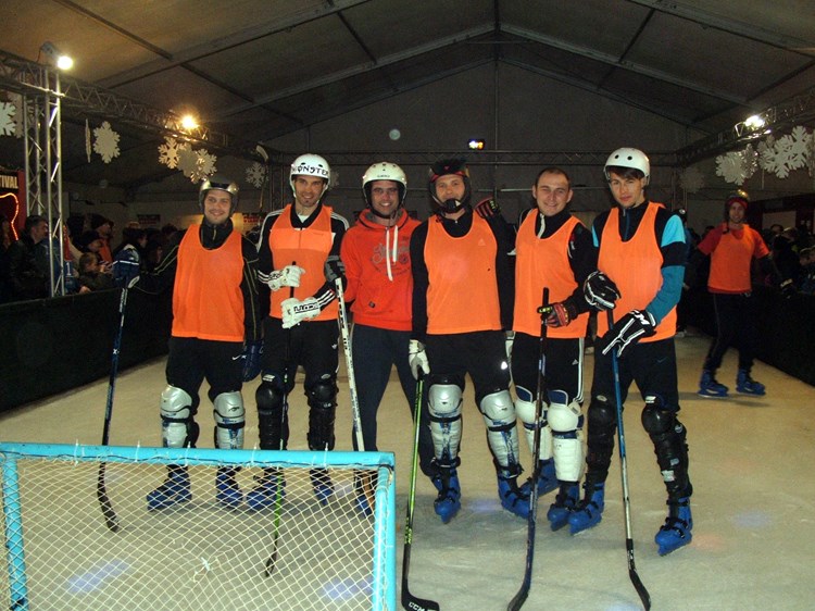 Hokejaška ekipa "Kamikaze" (R. SELAN)