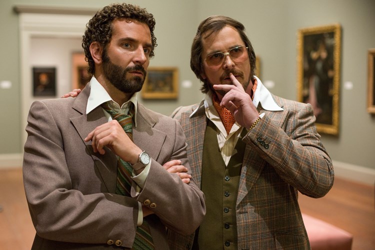 Bradley Cooper i Christian Bale u "Američkim varalicama"
