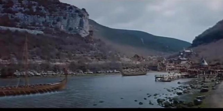 Scena iz holivudskog spektakla o vikinzima ""Dugi brodovi" koji je sniman u Limskom kanalu 1963.