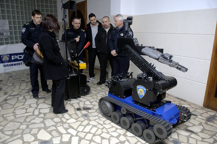 Policijski robot tEODor u Umagu