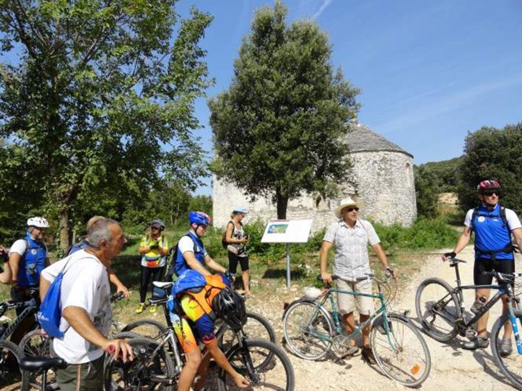 Biciklisti na biciklističko-pješačko-edukativnoj stazi Basilica