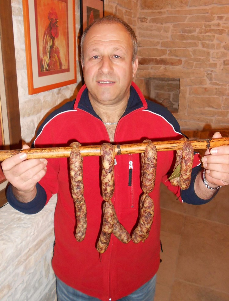Otavio Pamić ima najbolje domaće kobasice na Supetaršćini ove sezone