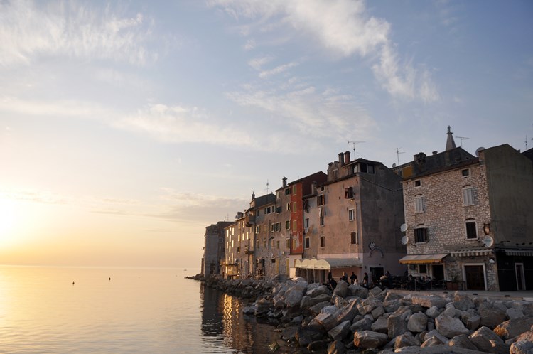 Osim sunca, mora i prekrasnih plaža u kasnim satima Rovinj nudi vrlo malo