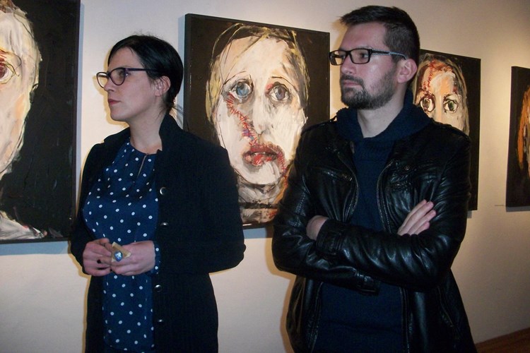 Nina Popović i Davor Paponja uz autoričine portrete (K. FLEGAR)