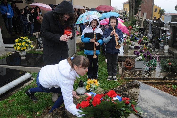 Učenici škole iz Krnice vjerno pohode Balotin grob