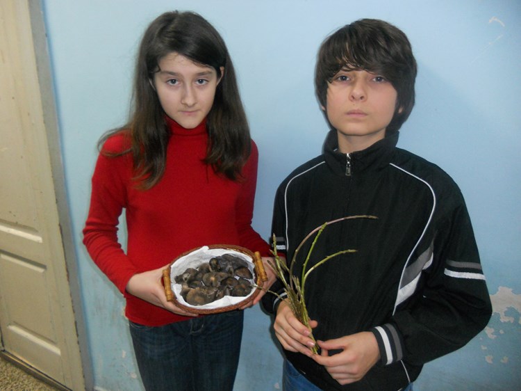 Barbara i Vladimir Nadenić s gljivama i šparogama (M. RADIĆ)