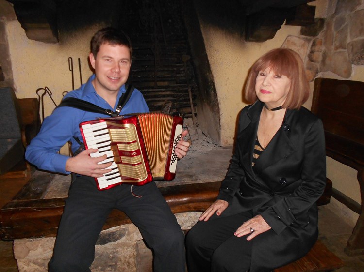 "Da mi tebe Istro ni" pjevaju Serđo Valić i Lidija Percan na ognjišću u "Ogradama" (M. RIMANIĆ)
