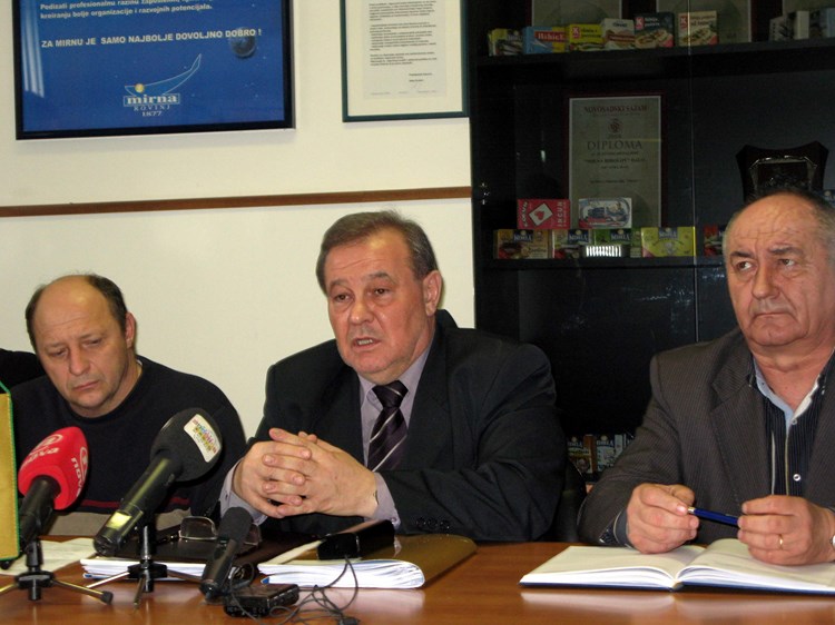 Evelino Marić, sindikalni povjerenik Mirne, Šimo Orešković, predsjednik PPDIV-a i njegov zamjendik Ivica Blažević