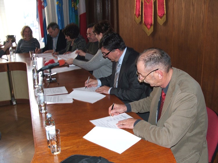 Potpisivanje sporazuma o sufinanciranju Hitne pomoći (R. SELAN)